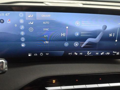 Used 2025 Buick Enclave Preferred w/ Power Package image 38