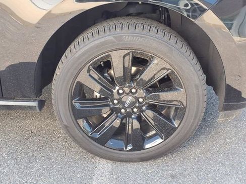 Used 2023 Lincoln Navigator Reserve image 12