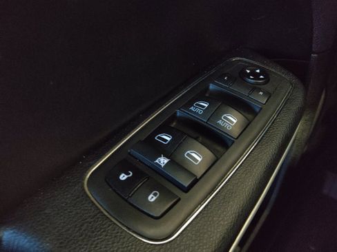 Used 2021 Chrysler 300 Touring L w/ Popular Equipment Group RWD image 27
