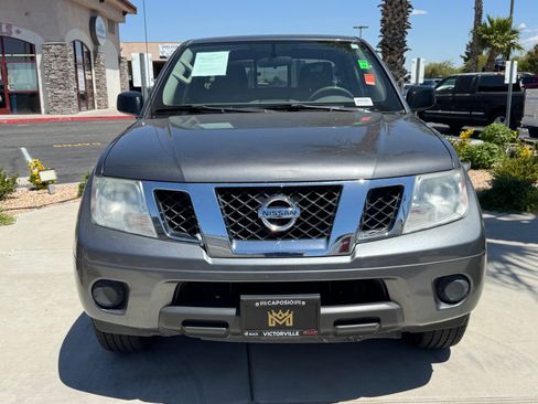 Used 2019 Nissan Frontier SV RWD image 2