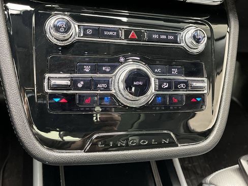 Used 2022 Lincoln Corsair AWD w/ Premium Package image 23