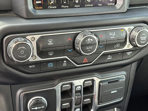 Used 2023 Jeep Wrangler Sahara image 21