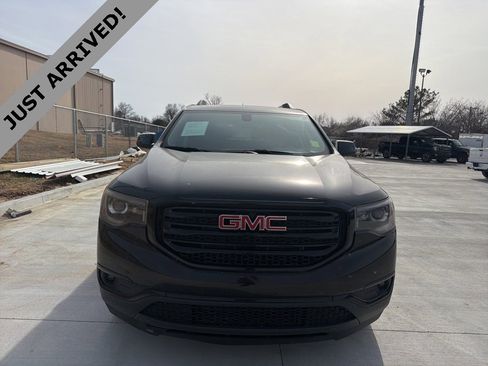 Used 2019 GMC Acadia SLT w/ Black Edition image 2