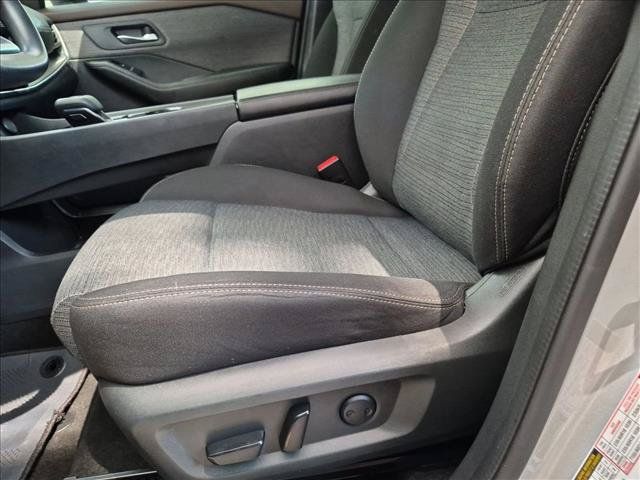 Used 2023 Nissan Rogue SV FWD image 15
