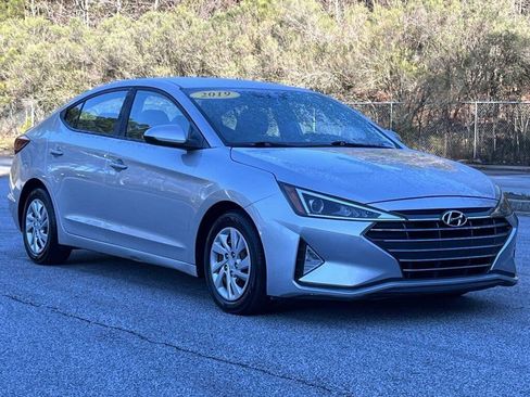 Used 2019 Hyundai Elantra SE image 25