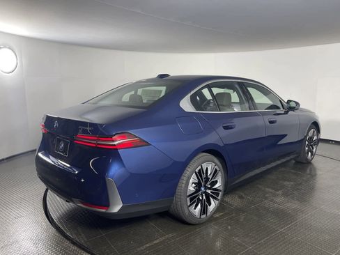 Used 2024 BMW i5 eDrive40i w/ M Sport Package image 4