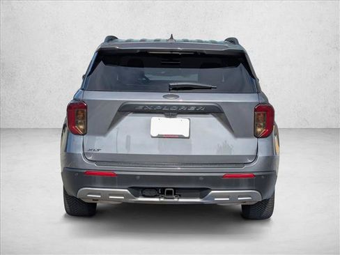 Used 2022 Ford Explorer XLT w/ Equipment Group 202A RWD image 7