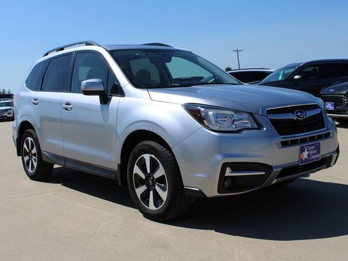 Used 2017 Subaru Forester 2.5i Premium image 3