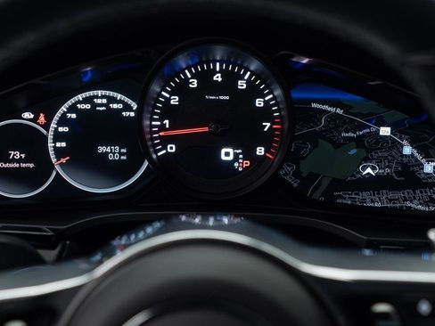 Used 2023 Porsche Cayenne Platinum Edition image 21