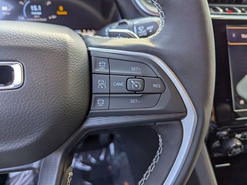 New 2025 Jeep Grand Cherokee L Laredo image 21