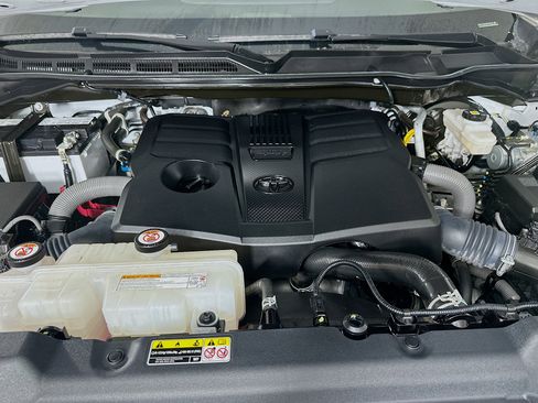 Used 2024 Toyota Tundra Limited w/ Power Package AWD/4WD image 33