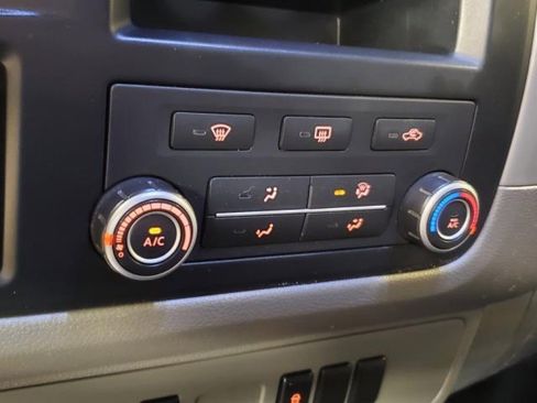 Used 2015 Nissan NV 2500 SV w/ Side & Curtain Airbag Package image 22