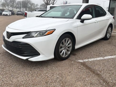 Used 2020 Toyota Camry LE w/ Carpet Mat Package image 7