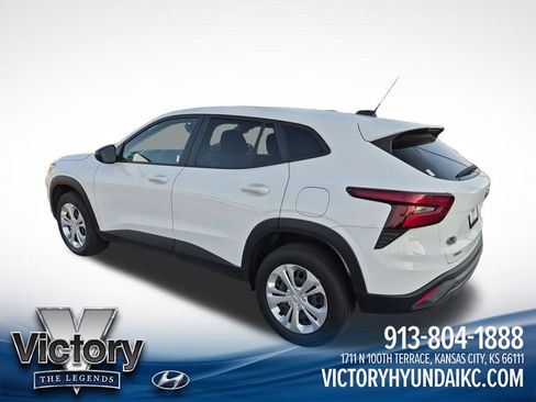 Used 2025 Chevrolet Trax LS FWD image 3