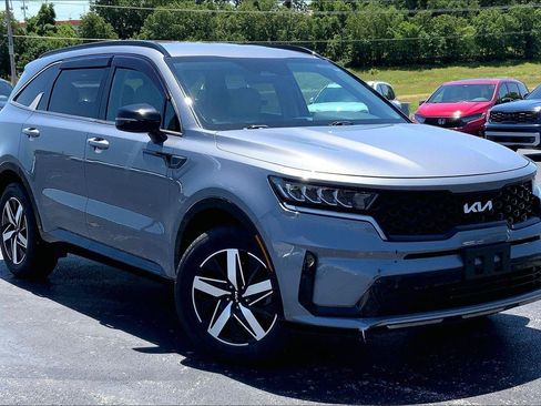 Used 2022 Kia Sorento S FWD image 2