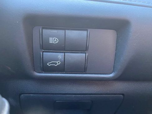 Used 2021 Toyota Highlander XLE AWD/4WD image 23