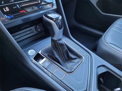 Used 2024 Volkswagen Tiguan SE image 12