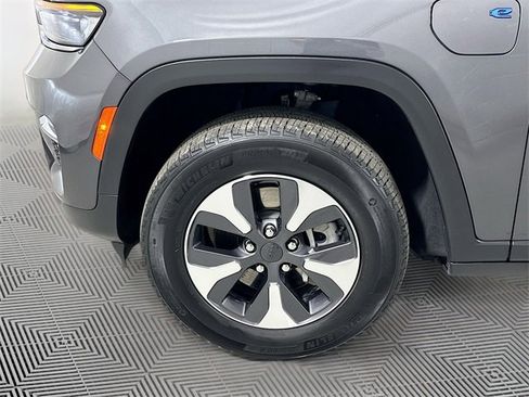 Used 2022 Jeep Grand Cherokee Limited 4xe image 27