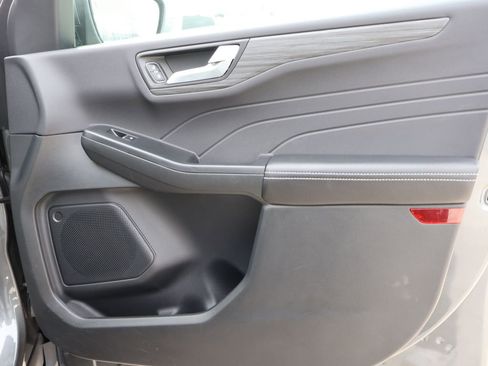 Certified 2025 Ford Escape Platinum image 8