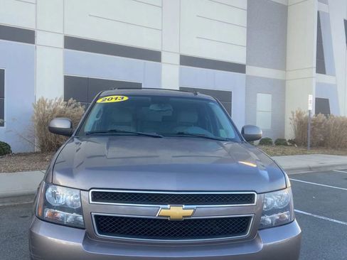 Used 2013 Chevrolet Suburban LT image 2
