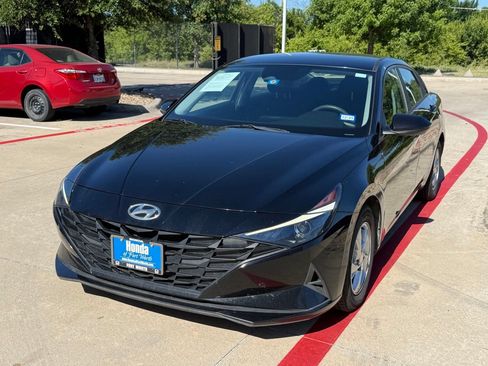 Used 2021 Hyundai Elantra SE FWD image 1