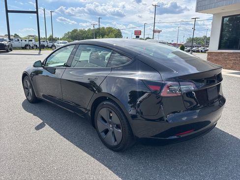 Used 2022 Tesla Model 3 Standard Range image 5