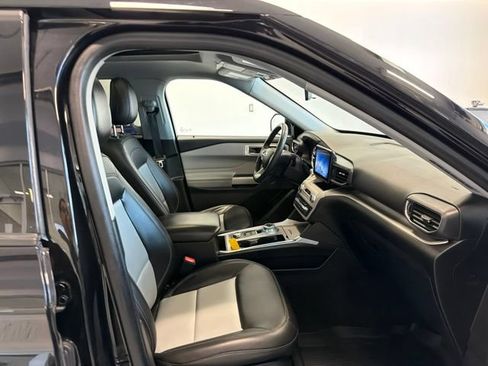 Used 2024 Ford Explorer XLT w/ Equipment Group 202A AWD/4WD image 39