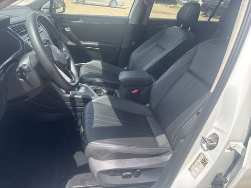 Used 2023 Volkswagen Tiguan SE FWD image 19
