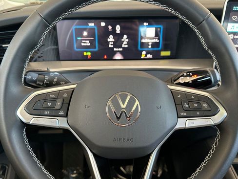 New 2025 Volkswagen Tiguan SE image 22