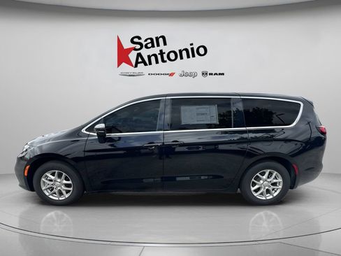 New 2026 Chrysler Pacifica Select FWD image 14