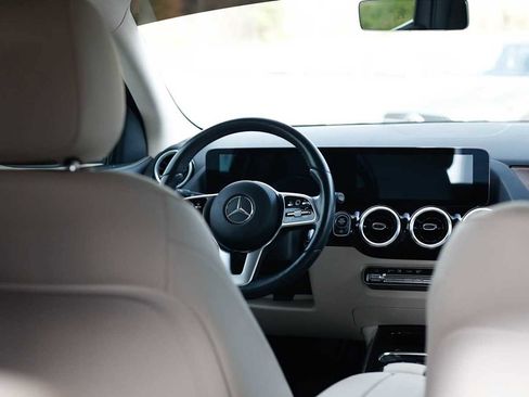 Certified 2022 Mercedes-Benz GLA 250 4MATIC image 19