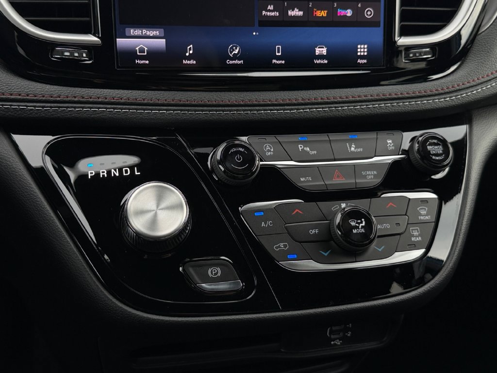 New 2027 Chrysler Pacifica Select AWD/4WD image 10