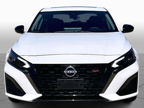 Used 2024 Nissan Altima 2.5 SR w/ SR Premium Package image 4