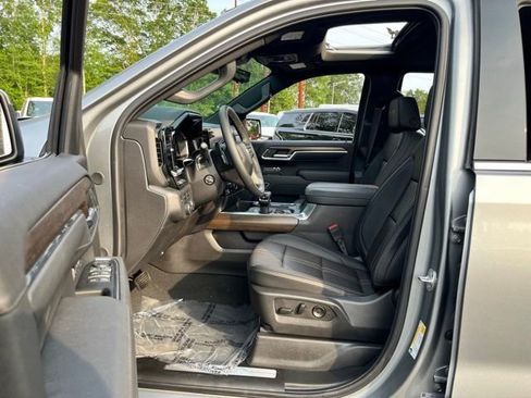 Used 2025 Chevrolet Silverado 1500 High Country w/ High Country Premium Package AWD/4WD image 16
