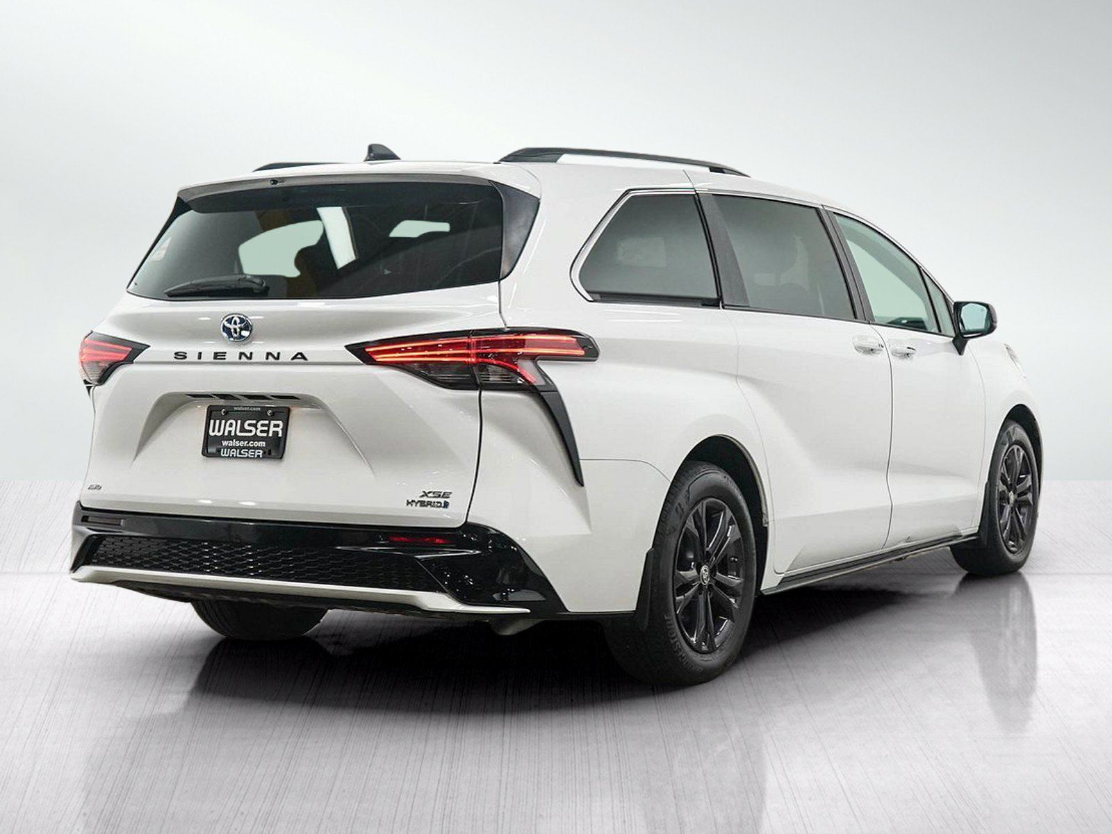 Used 2024 Toyota Sienna XSE AWD/4WD image 5