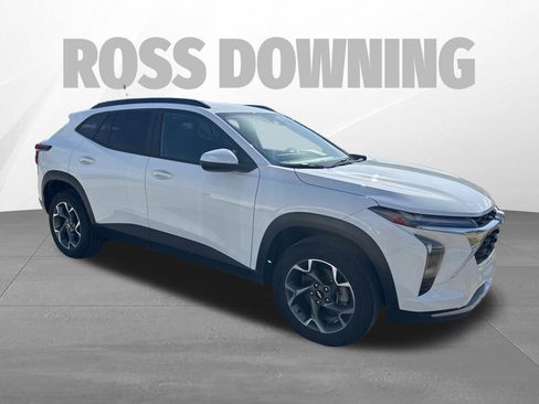 Used 2024 Chevrolet Trax LT image 3