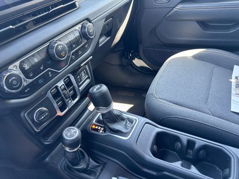 Used 2025 Jeep Wrangler Unlimited Sahara w/ Safety Group AWD/4WD image 29