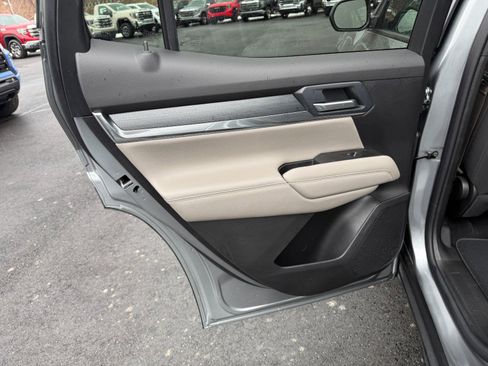 Used 2025 GMC Terrain Elevation image 17