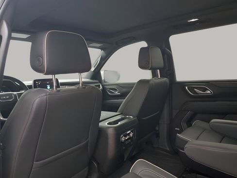 Used 2024 GMC Yukon XL SLT w/ SLT Luxury Package image 18