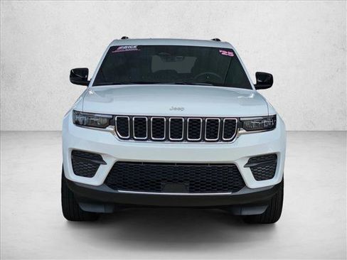 Used 2025 Jeep Grand Cherokee Laredo X RWD image 2
