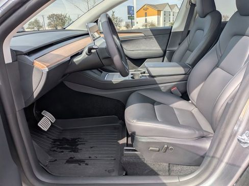 Used 2025 Tesla Model Y Performance image 16