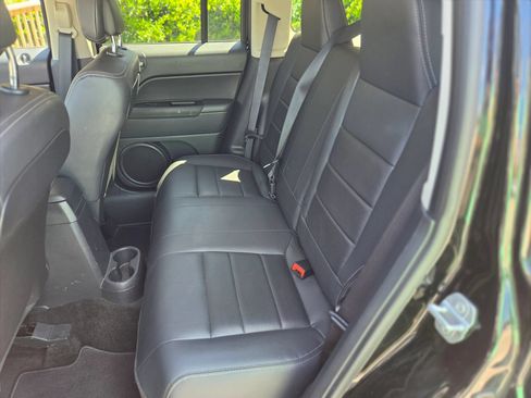 Used 2015 Jeep Patriot High Altitude AWD/4WD image 17