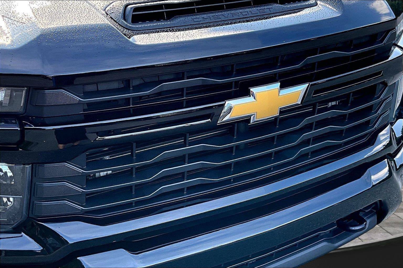 Used 2024 Chevrolet Silverado 2500 Custom w/ Custom Value Package AWD/4WD image 29