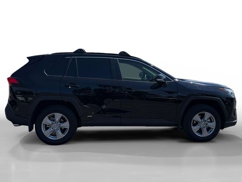 Used 2025 Toyota RAV4 XLE AWD/4WD image 6