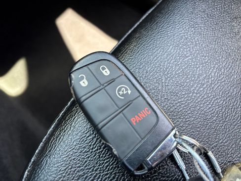 Used 2025 Jeep Compass Limited AWD/4WD image 25