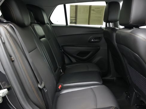 Used 2018 Chevrolet Trax LT w/ LT Convenience Package FWD image 32
