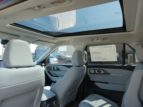 New 2026 Ford Explorer Platinum w/ LUX Leather Package AWD/4WD image 18