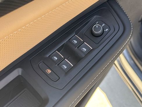 Used 2025 Volkswagen Atlas Cross Sport SEL R-Line image 11