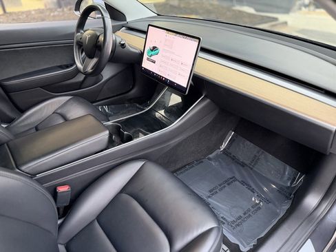 Used 2018 Tesla Model 3 Long Range image 32