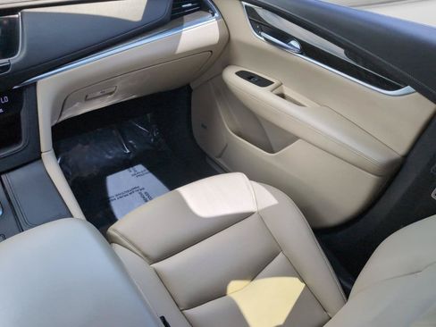 Used 2018 Cadillac XT5 FWD image 16